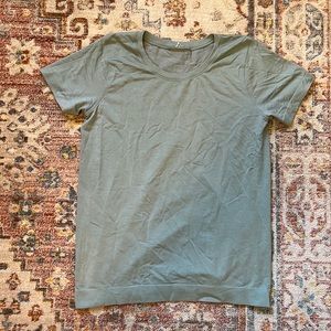 Lululemon swiftly relaxed short sleeve size 6